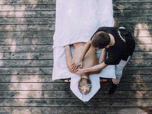 Anti-Stress-Verwöhn Massage von Pharmos Natur 